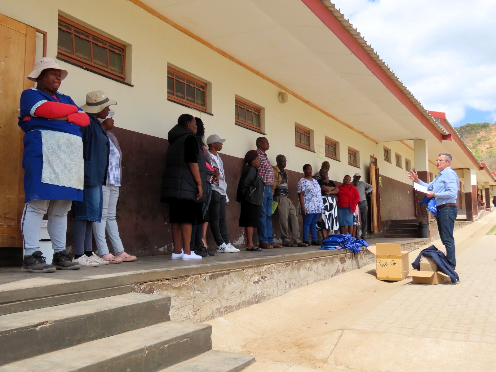 bybels 
                         uitgedeel