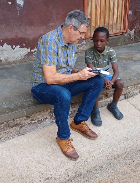 bybels 
                         uitgedeel